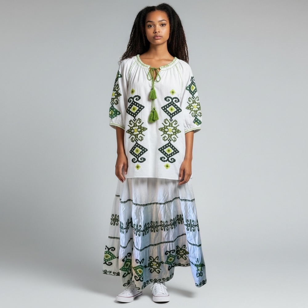 Rose and Rose Two-Piece Embroidered Set
Size Small